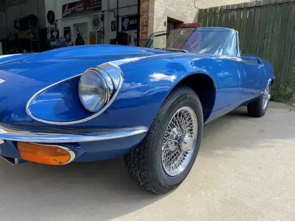 Series 3 V12 E-Type Jaguar (Sower Steering) on 205/70WR15 PIRELLI CINTURATO P5 Tyres