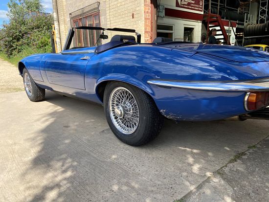 Jaguar on 205/70 WR15 pirelli