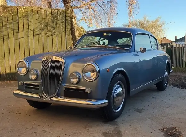 165 HR 400 Tyres - 1957 Lancia Aurelia Series 4 on 165 HR 400 PIRELLI CINTURATO ™ CA67 Tyres