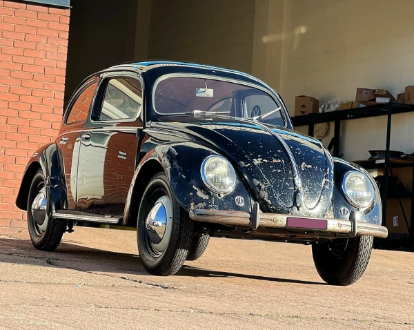 Early Volkswagen Beetle on 500/525 -16 PIRELLI STELLA BIANCA Tyres